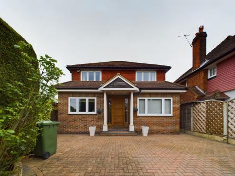 Detached House: For Sale In Sunbury-On-Thames