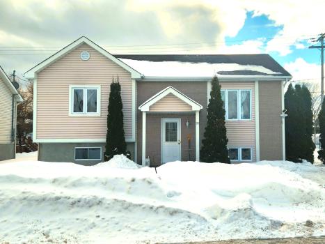 House For Sale, 26 Rue Honoré-Beaugrand, Lanoraie, Qc J0K1E0, Ca (Lanoraie, Canada)