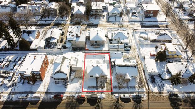 Land For Sale, 240 Av. Broadway, Montréal-Est, Qc H1B5A3, Ca (Montreal East, Canada)