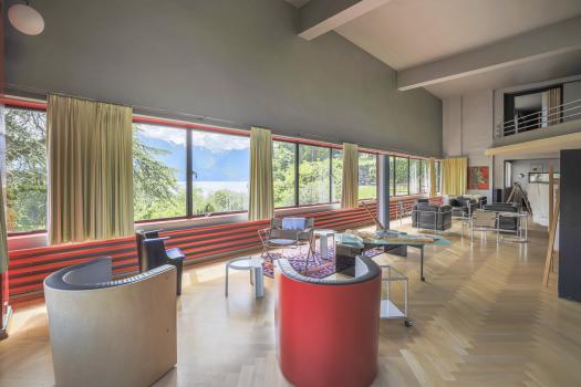A Bauhaus-Style Masterpiece On The Shores Of The Lake