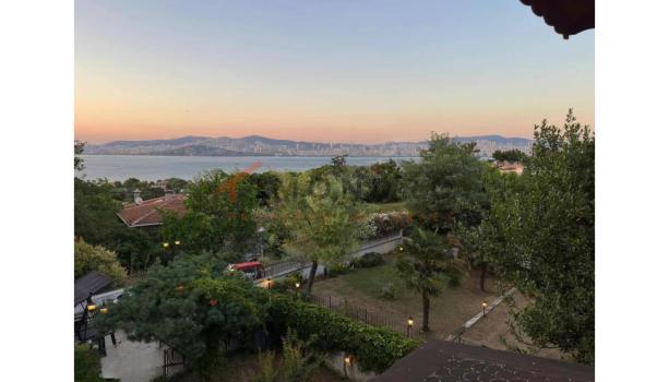 Is-3768, Villa With Stunning View, Large Garden, And Balcony Near The Beach In Istanbul Adalar (Is-3768)
