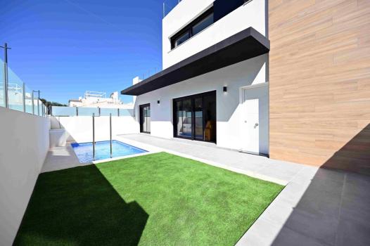 New build, 3 bedroom, 2 bathroom town house in Dehesa de Campoamor
