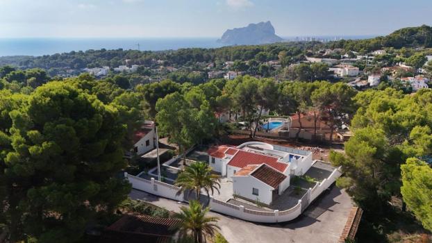 4 bedrooms, 3 bathrooms Detached villa in Benissa