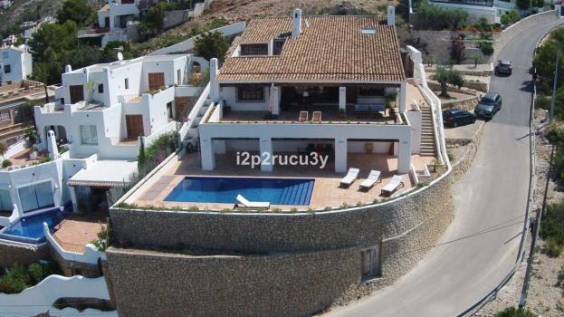 5 bedrooms, 3 bathrooms Detached villa in El Portet