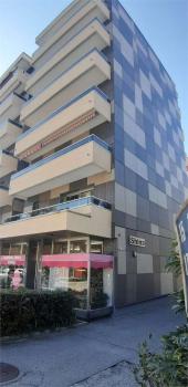 Commercial Space With Shop Window