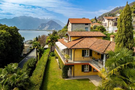Luxury villa with views of Lake Maggiore for sale in Verbania