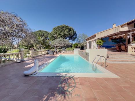 Beautiful Property 210 M2 With Outbuildings On Land Of 2450 M2