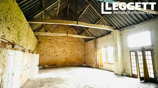 Renovation Project: A Large Barn With Huge Potential – 35 Minutes From Le Mans