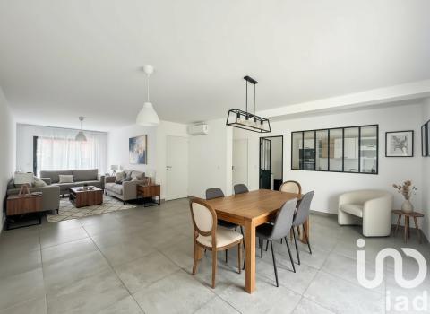 House For Sale In Clichy-Sous-Bois, France