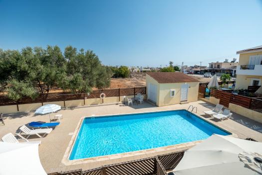 Townhouse With Communal Pool, Chloraka