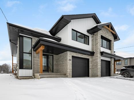 House For Sale, 294 Mont-Rougemont (Granby, Canada)