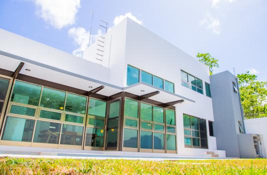 Modern House With Private Pool In Av. Huayacán | 4 Rec | 300M² | Guaranteed Capital Gains