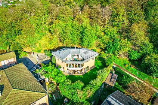 Elegant Villa With Panoramic View In Lugano-Vezia