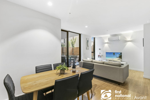 Spacious Apartment With Yard 